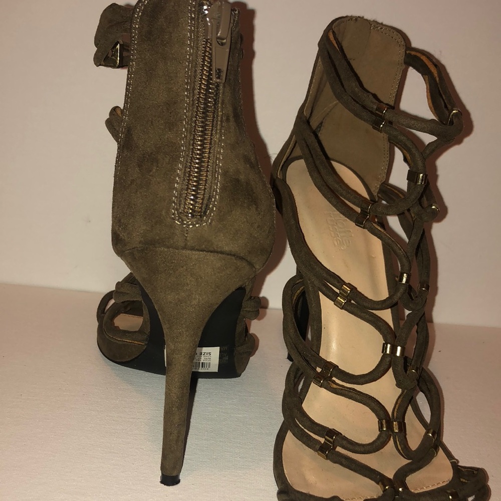 Heels - Picture 3 of 3